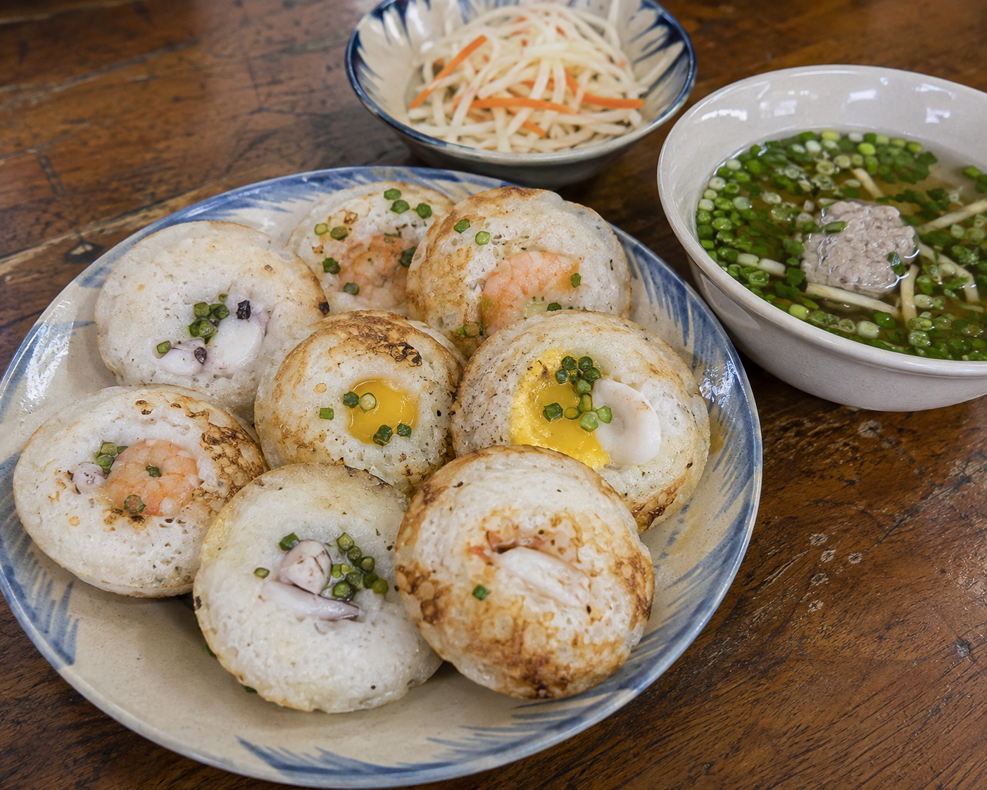 バインカン（米粉の小型パンケーキ）